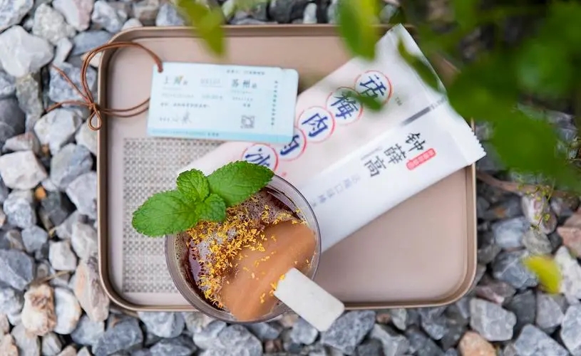 钟薛高联名咖啡